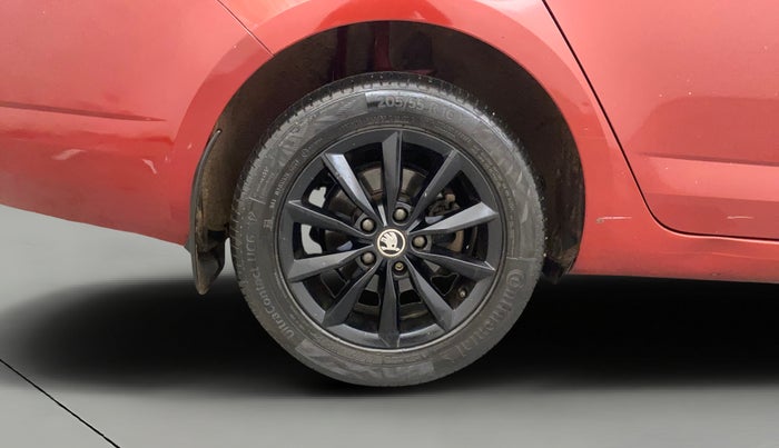 2017 Skoda Octavia STYLE PLUS AT 1.8 TSI, Petrol, Automatic, 1,14,712 km, Right Rear Wheel