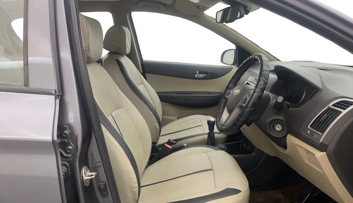 2014 Hyundai i20 SPORTZ 1.2, Petrol, Manual, 65,456 km, Right Side Front Door Cabin