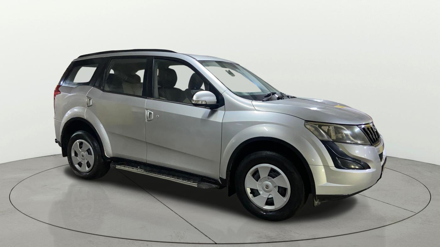 2017 Mahindra XUV500 W6, Diesel, Manual, 94,939 km, Right Front Diagonal