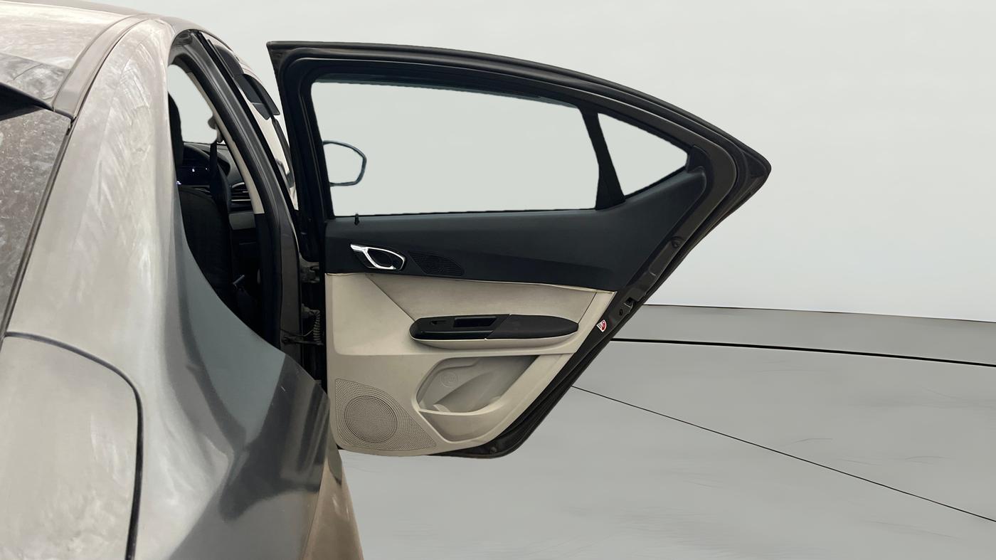 2022 Tata TIGOR XZ PLUS CNG, CNG, Manual, 88,585 km, RHS Rear Door