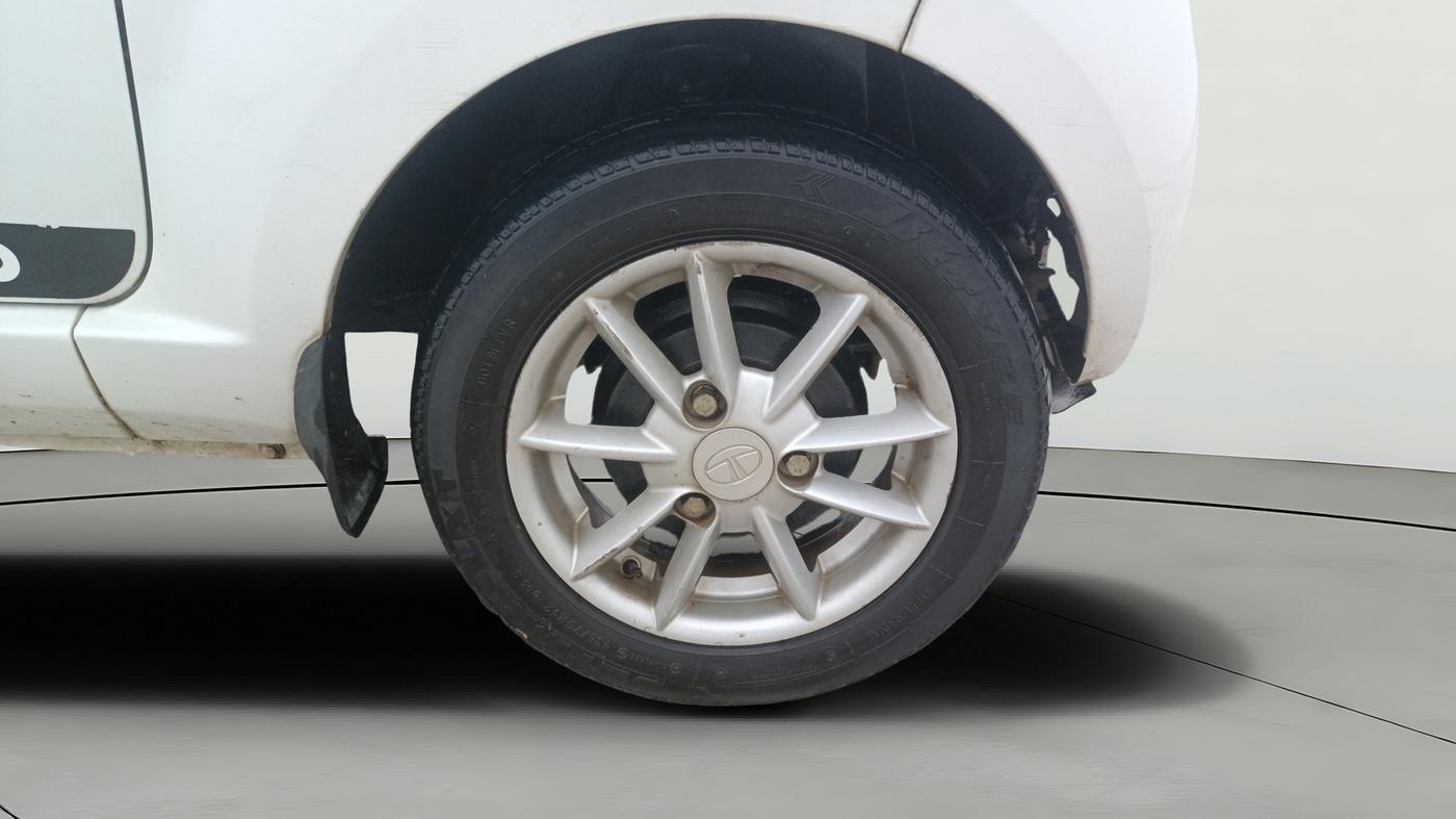 2013 Tata Nano LX, Petrol, Manual, 48,938 km, Right Front Wheel