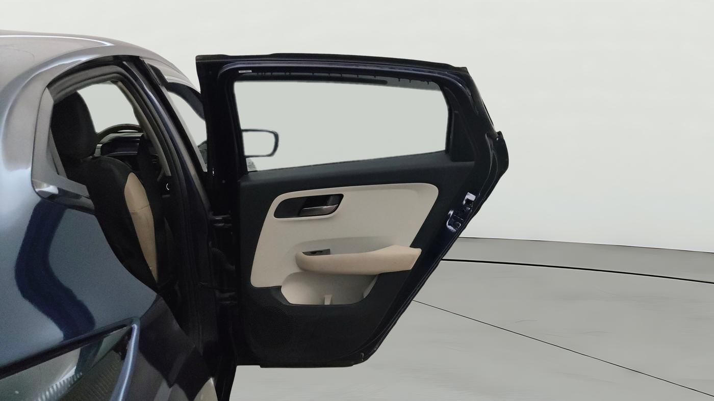 2025 Tata ALTROZ Accomplished Plus S Petrol 6DCT, Petrol, Automatic, 19,943 km, RHS Rear Door