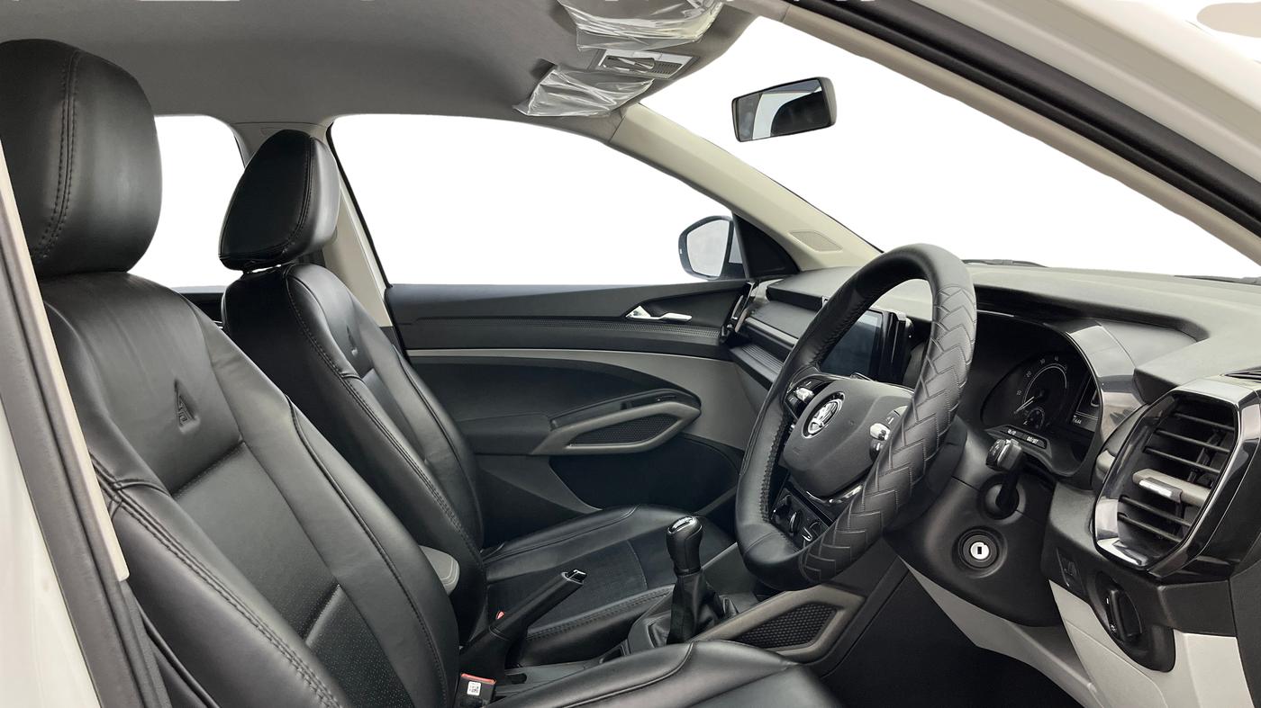 2025 Skoda Kylaq Signature, Petrol, Manual, 15,643 km, Right Side Front Door Cabin