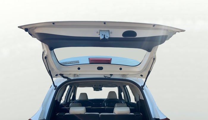 2022 KIA CARENS LUXURY PLUS 1.4 PETROL 7 STR, Petrol, Manual, 25,165 km, Boot Door Open