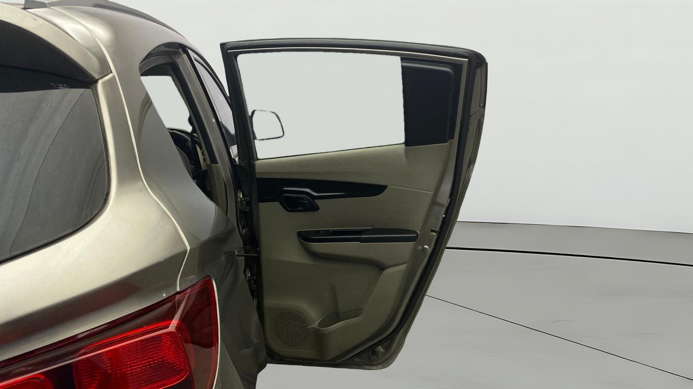 2016 Mahindra Kuv100 K4 6 STR, Petrol, Manual, 95,396 km, RHS Rear Door