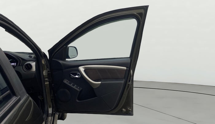 2021 Renault Duster RXZ 1.3 TURBO PETROL MT, Petrol, Manual, 1,12,040 km, RHS Front Door