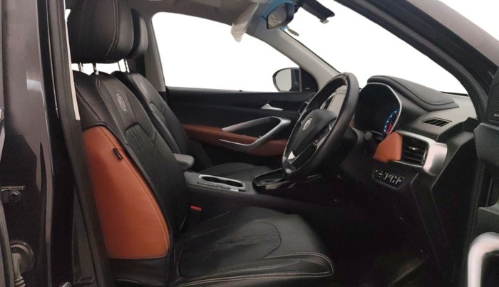 2021 MG HECTOR PLUS SHARP 1.5 PETROL TURBO CVT 6-STR, Petrol, Automatic, 31,545 km, Right Side Front Door Cabin