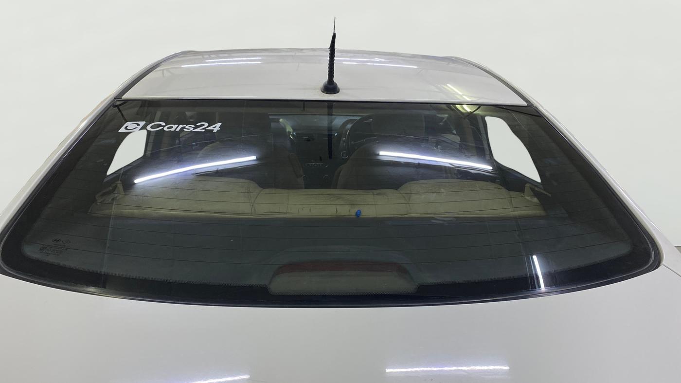 2015 Hyundai Verna FLUIDIC 4S 1.6 VTVT S(O), Petrol, Manual, 61,574 km, Rear Windshield