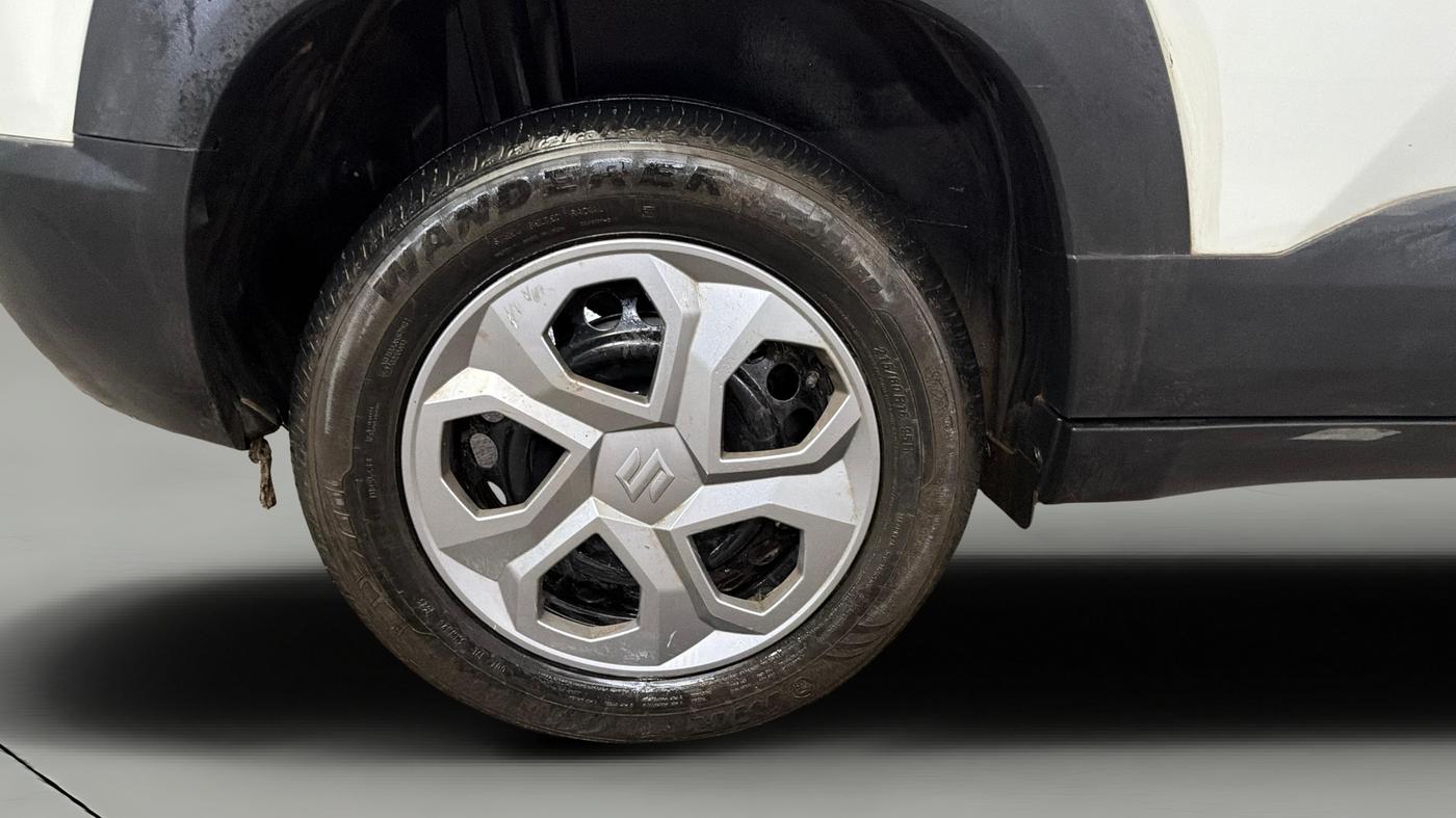 2025 Maruti BREZZA VXI S-CNG, CNG, Manual, 24,286 km, Right Rear Wheel