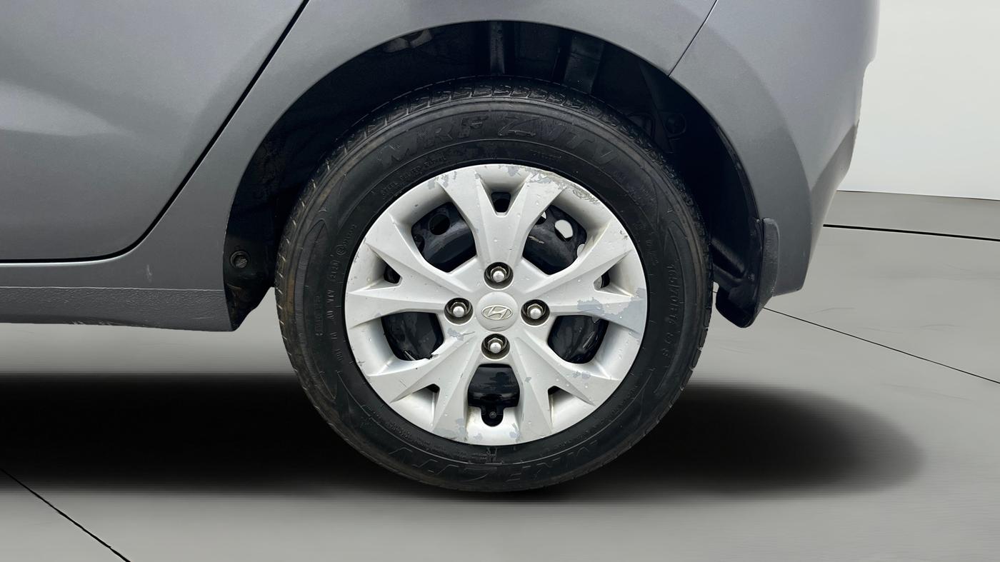 2014 Hyundai Grand i10 MAGNA 1.2 KAPPA VTVT, Petrol, Manual, 1,02,991 km, Left Rear Wheel