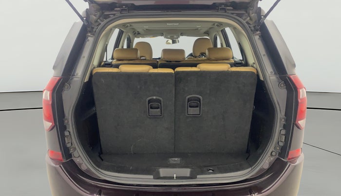 2018 Mahindra XUV500 W11, Diesel, Manual, 48,357 km, Boot Open Zoomed View
