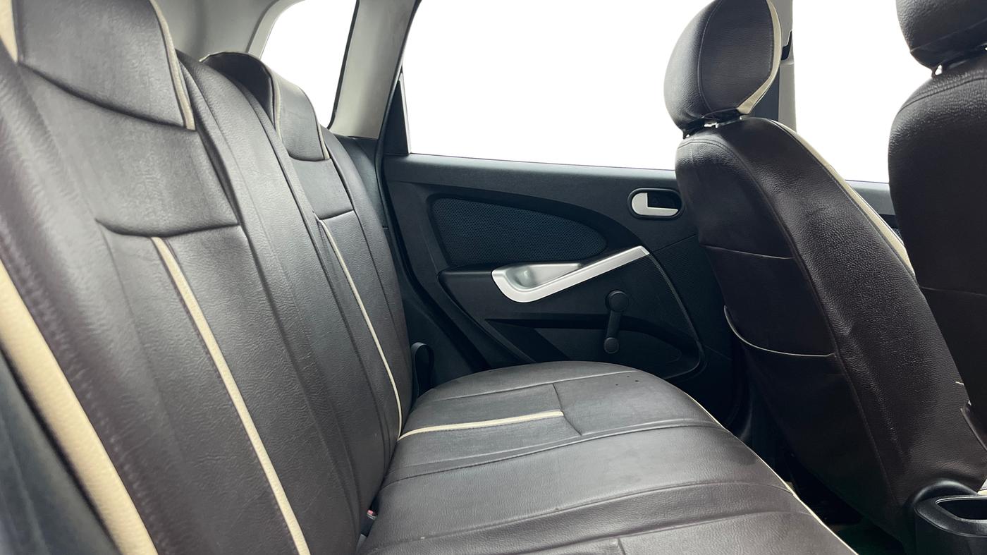 2015 Ford Figo TITANIUM 1.2 PETROL, Petrol, Manual, 67,115 km, Right Side Rear Door Cabin