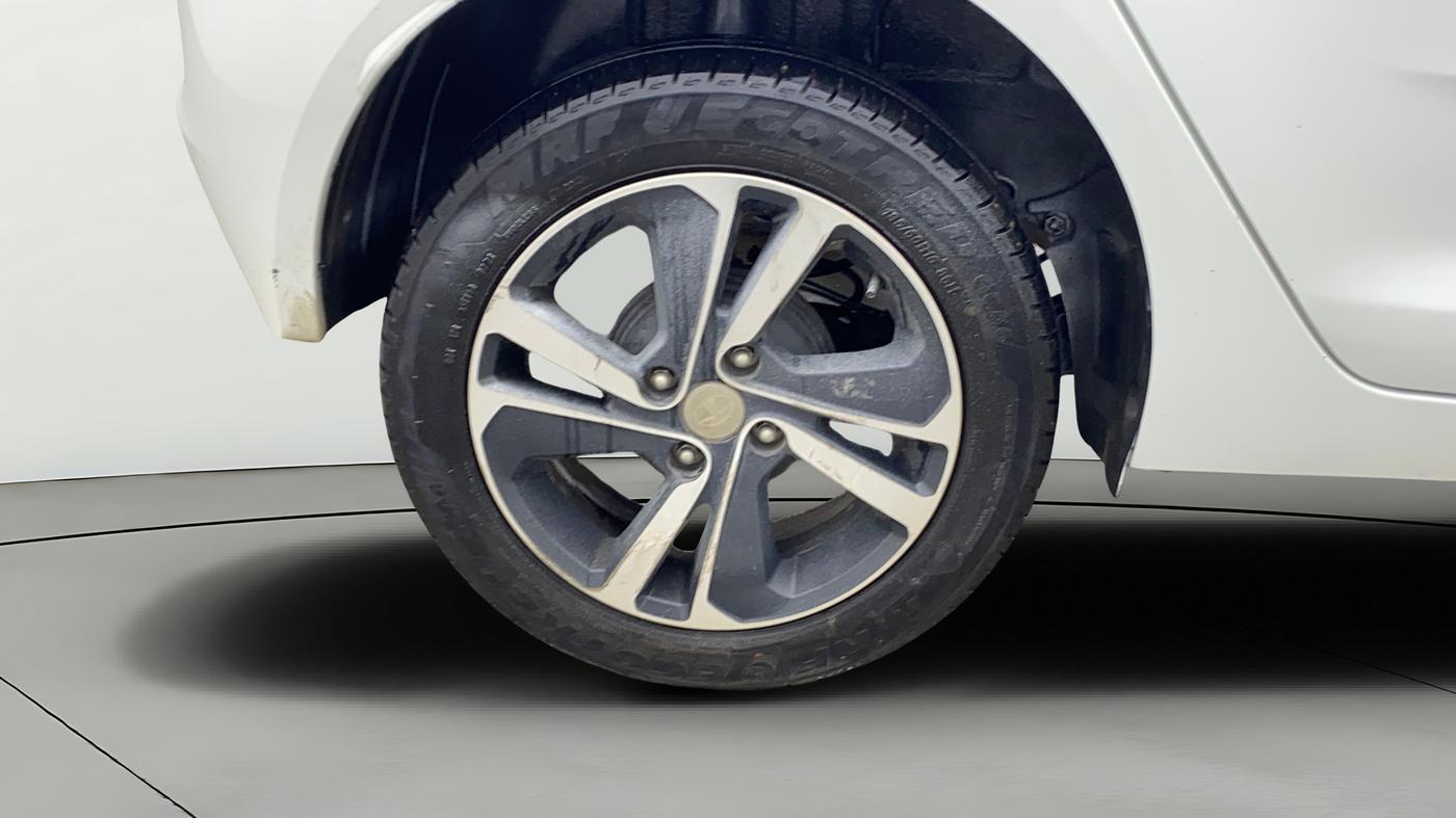 2023 Tata ALTROZ XZ PLUS DIESEL, Diesel, Manual, 10,407 km, Right Rear Wheel