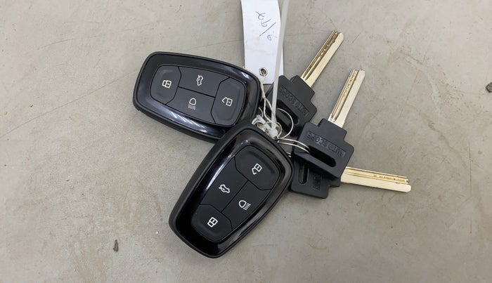 2022 Tata NEXON XZ PLUS PETROL, Petrol, Manual, 14,737 km, Key Close Up