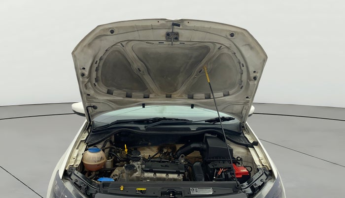 2017 Volkswagen Ameo HIGHLINE1.2L, Petrol, Manual, 1,02,380 km, Open Bonet