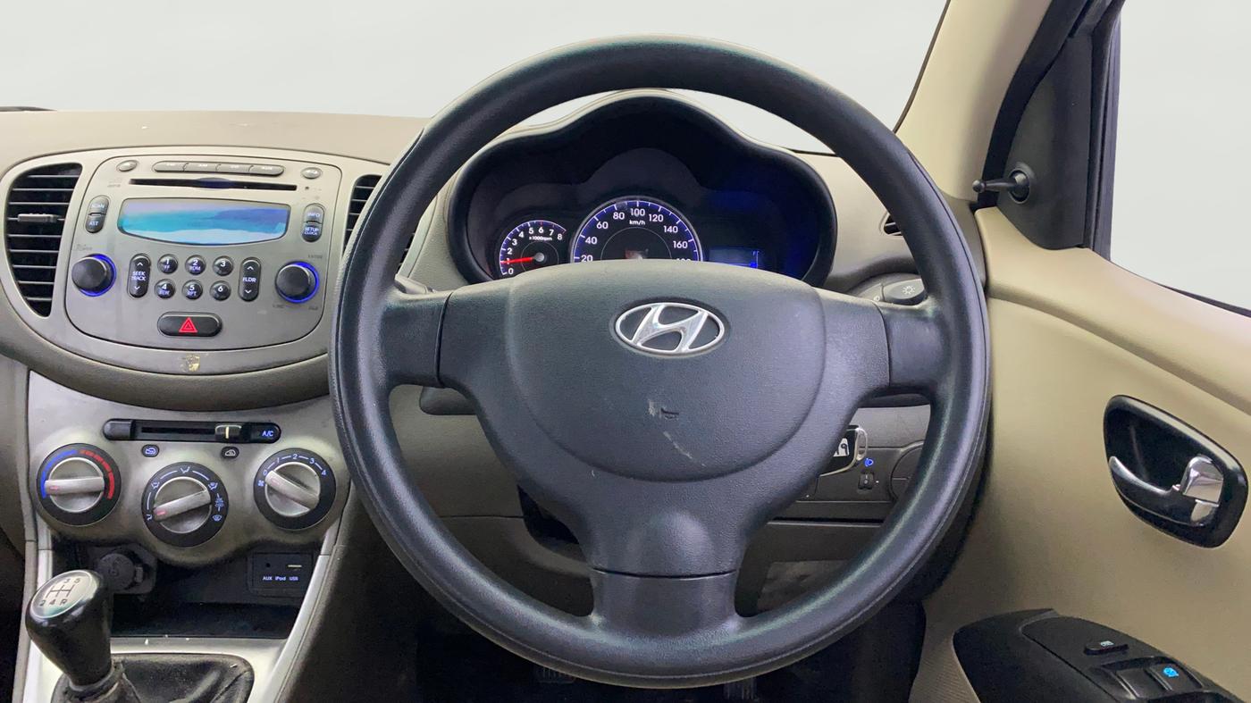 2016 Hyundai i10 SPORTZ 1.1, Petrol, Manual, 68,879 km, Steering Wheel Close Up