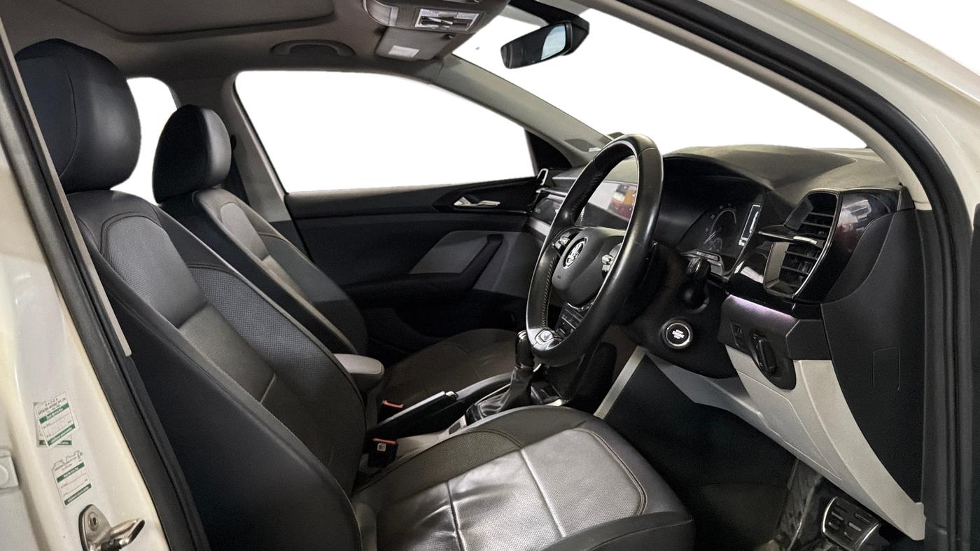 2021 Skoda KUSHAQ STYLE 1.0L TSI AT, Petrol, Automatic, 59,718 km, Right Side Front Door Cabin
