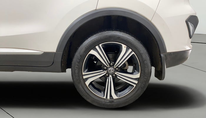 2022 MG ASTOR SHARP 1.5 MT, Petrol, Manual, 30,004 km, Left Rear Wheel