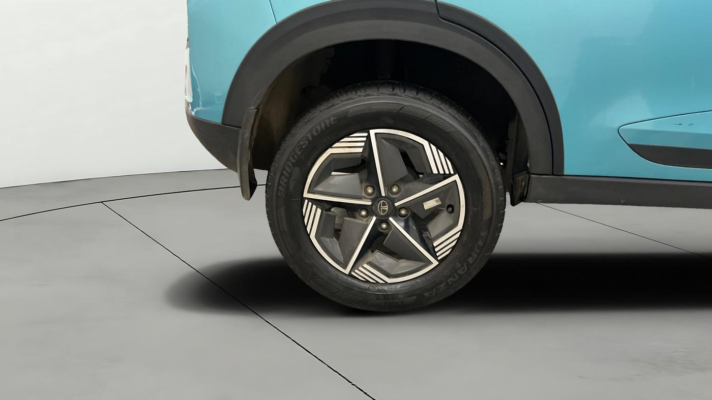 2023 Tata NEXON CREATIVE  AMT 1.2 PETROL, Petrol, Automatic, 32,336 km, Right Rear Wheel