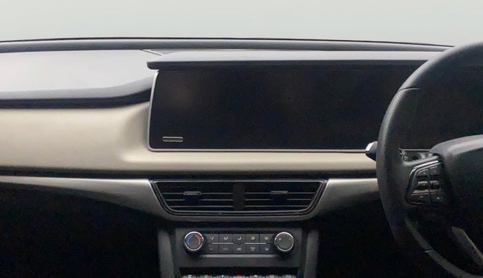 2022 Mahindra XUV700 AX 5 D MT 7 STR, Diesel, Manual, 69,334 km, Air Conditioner