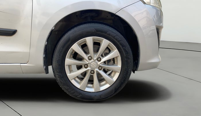 2013 Maruti Ertiga ZDI, Diesel, Manual, 1,00,067 km, Right Front Wheel