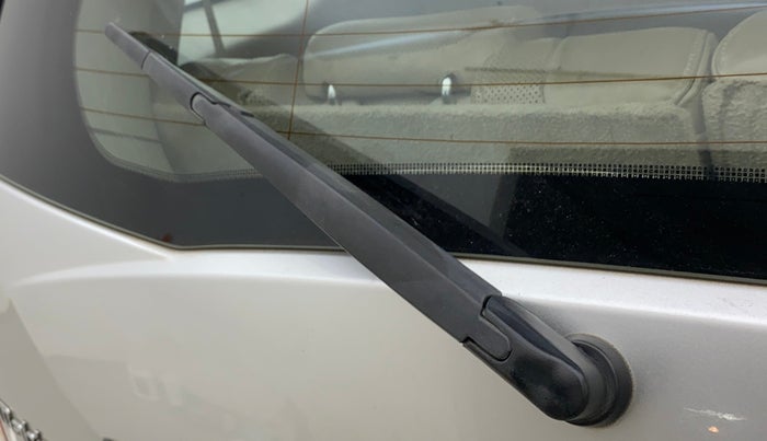 2015 Mahindra XUV500 W8, Diesel, Manual, 1,05,261 km, Rear Wiper