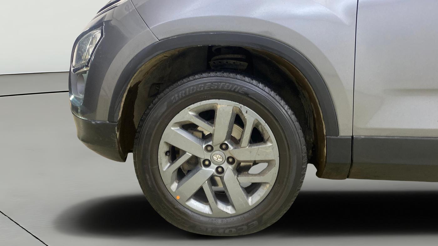 2021 Tata Safari XT, Diesel, Manual, 1,05,375 km, Left Front Wheel