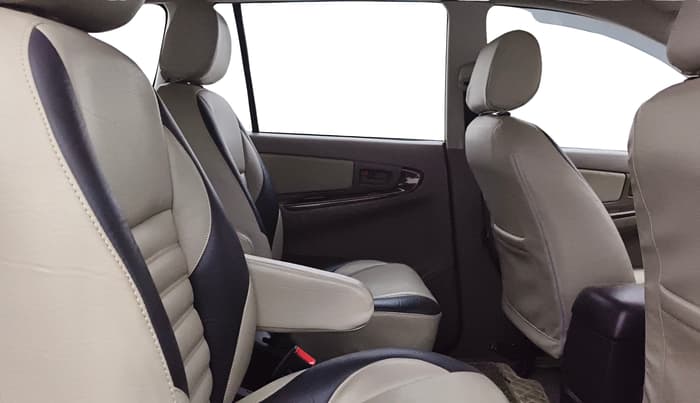 2015 Toyota Innova 2.5 GX 7 STR, Diesel, Manual, 93,285 km, Right Side Rear Door Cabin