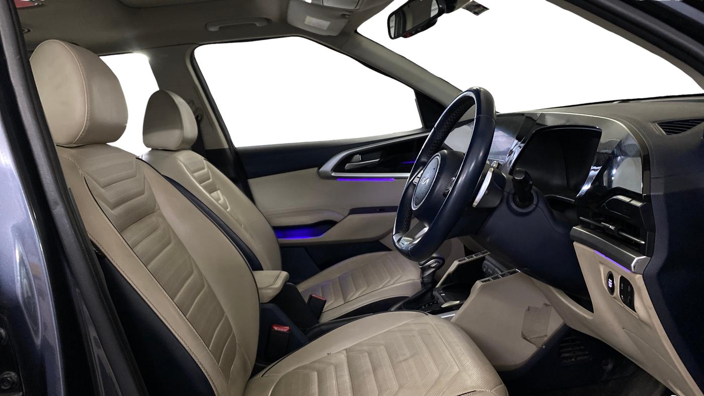 2023 KIA CARENS LUXURY PLUS 1.5 TURBO PETROL DCT 7 STR, Petrol, Automatic, 35,854 km, Right Side Front Door Cabin