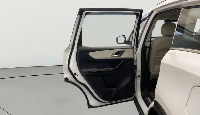 2023 Mahindra XUV700 AX 7 D MT 7 STR, Diesel, Manual, 47,576 km, LHS Rear Door