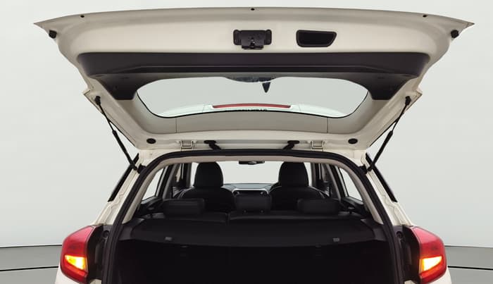 2023 Mahindra XUV300 W8 (O) 1.2 PETROL, Petrol, Manual, 37,292 km, Boot Door Open