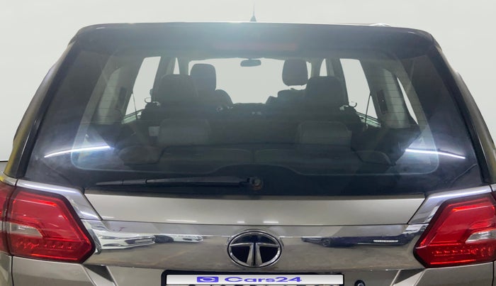 2017 Tata Hexa XT 4X2 7 STR, Diesel, Manual, 1,35,773 km, Rear Windshield