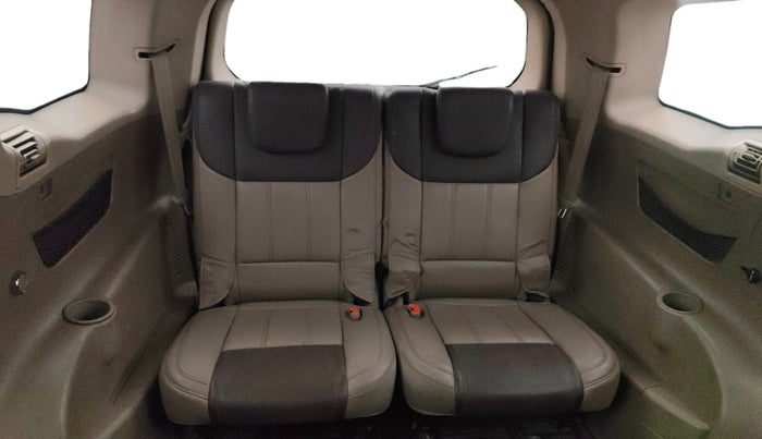2015 Mahindra XUV500 W8, Diesel, Manual, 1,14,318 km, Third Seat Row ( optional )