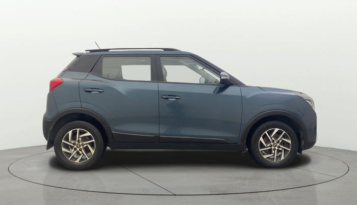 2023 Mahindra XUV300 W8 (O) 1.5 DIESEL, Diesel, Manual, 68,434 km, Right Side View