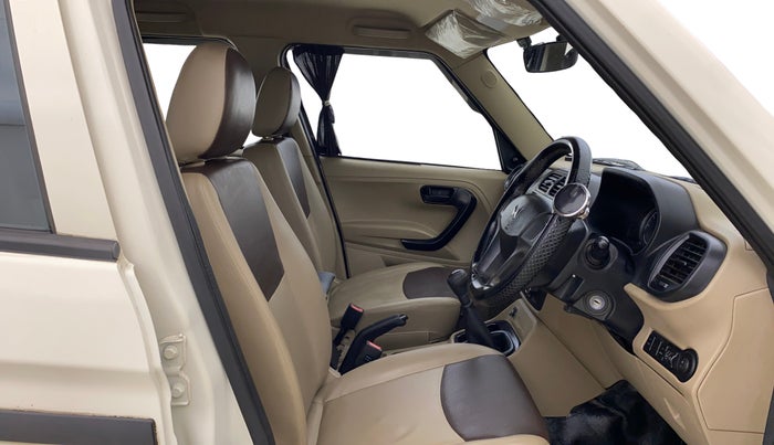 2023 Mahindra BOLERO NEO N 4, Diesel, Manual, 57,131 km, Right Side Front Door Cabin