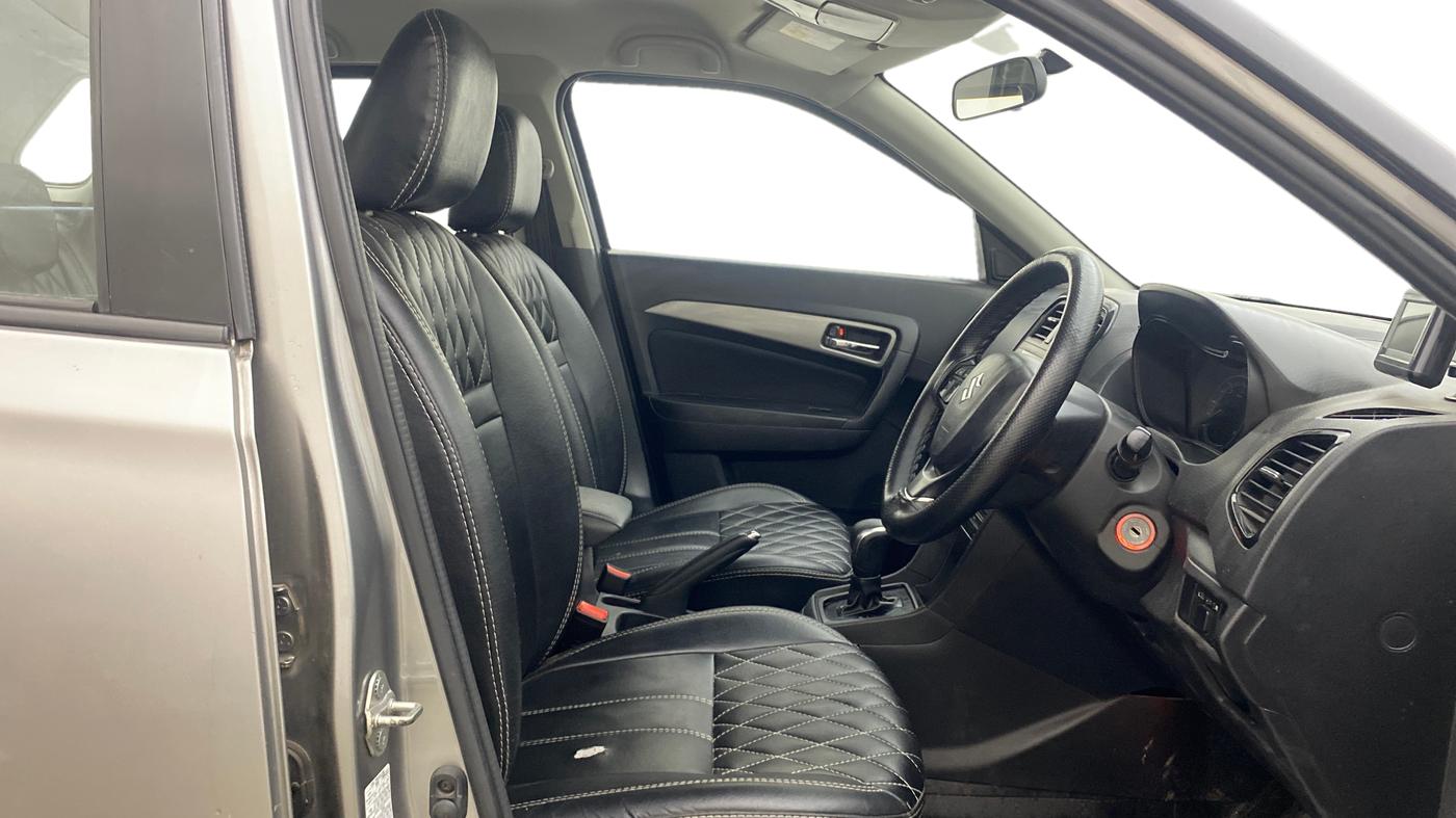 2018 Maruti Vitara Brezza ZDI AMT, Diesel, Automatic, 1,15,785 km, Right Side Front Door Cabin