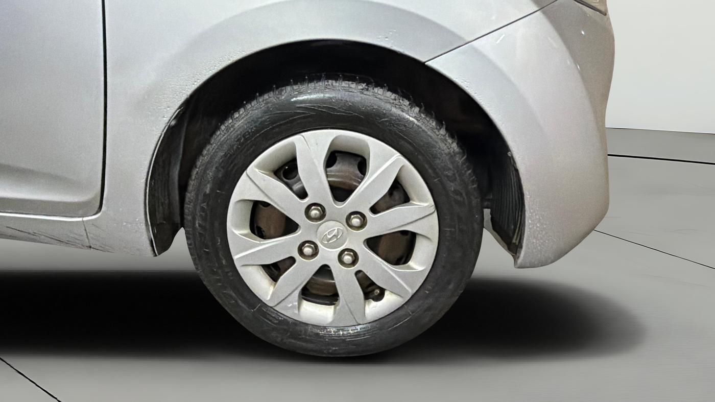 2018 Hyundai Eon MAGNA +, Petrol, Manual, 30,259 km, Right Front Wheel