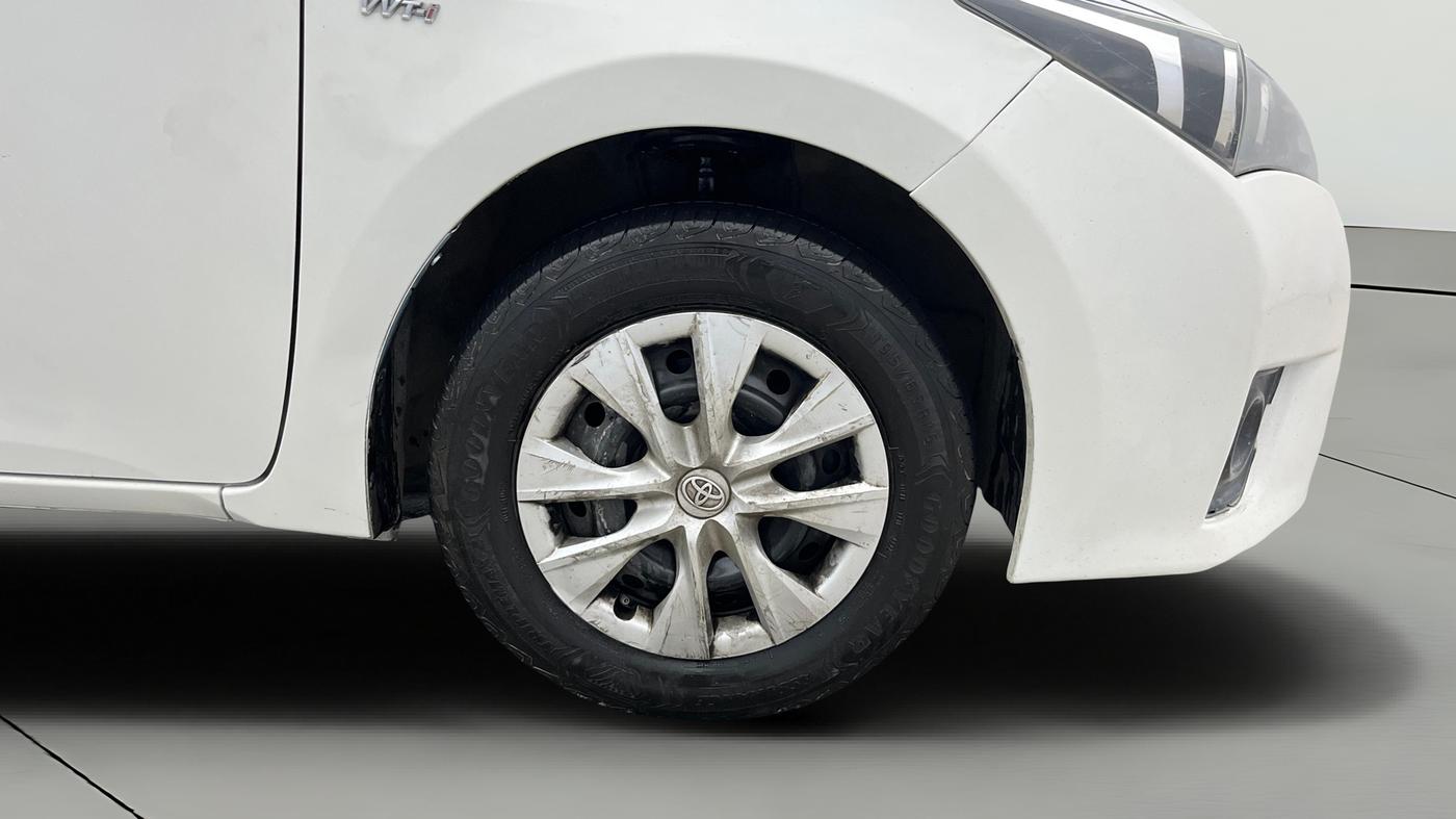 2014 Toyota Corolla Altis J PETROL, Petrol, Manual, 1,04,585 km, Right Front Wheel