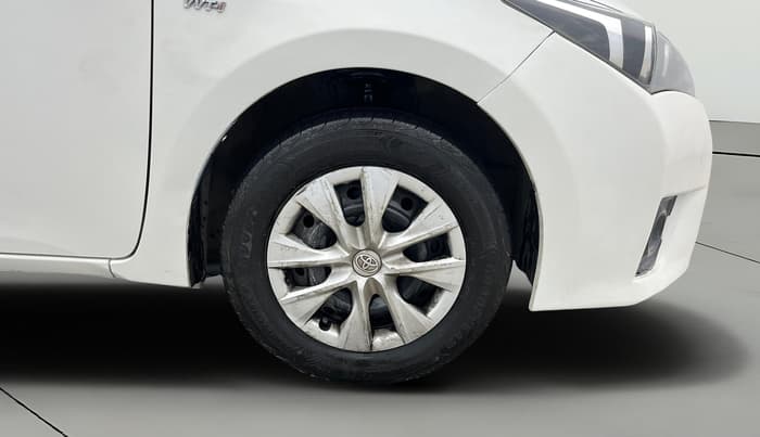 2014 Toyota Corolla Altis J PETROL, Petrol, Manual, 1,04,461 km, Right Front Wheel