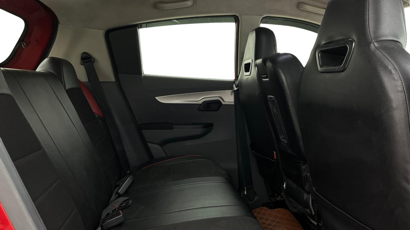 2018 Mahindra KUV 100 NXT K6+ P 6 STR, Petrol, Manual, 68,665 km, Right Side Rear Door Cabin