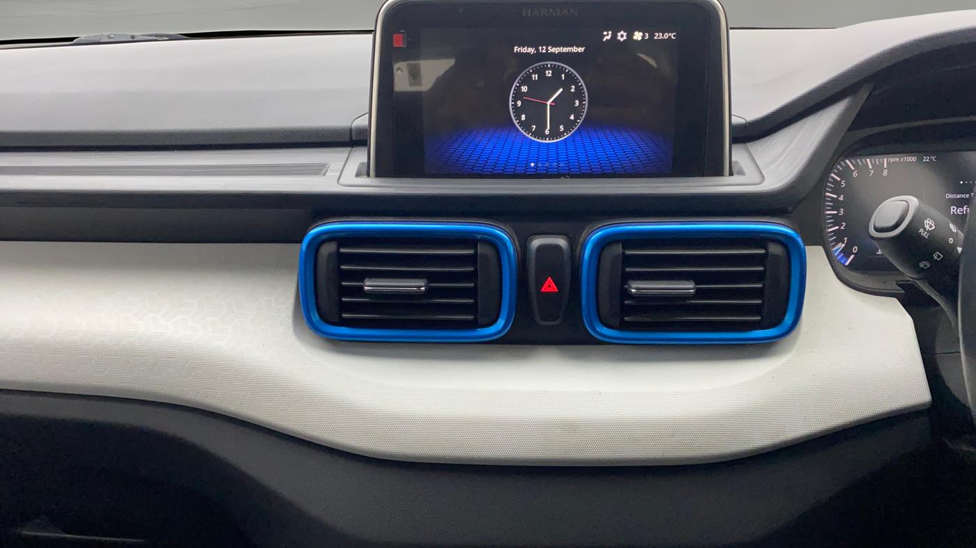 2021 Tata PUNCH CREATIVE  1.2 RTN DUAL TONE, Petrol, Manual, 37,553 km, Air Conditioner