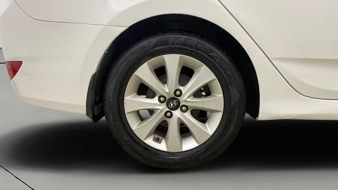 2015 Hyundai Verna FLUIDIC 4S 1.6 VTVT S(O), CNG, Manual, 46,565 km, Right Rear Wheel