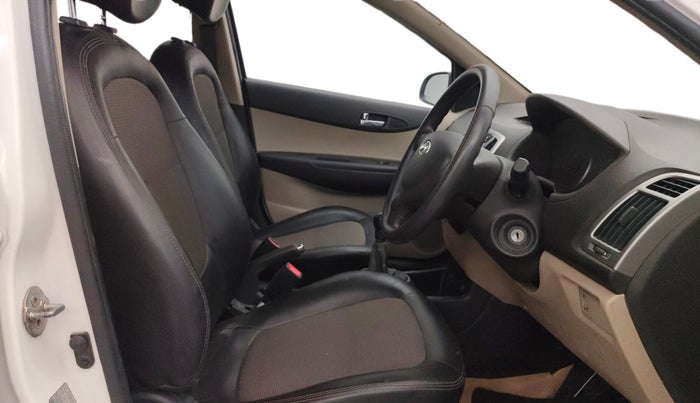 2014 Hyundai i20 MAGNA 1.2, Petrol, Manual, 77,067 km, Right Side Front Door Cabin