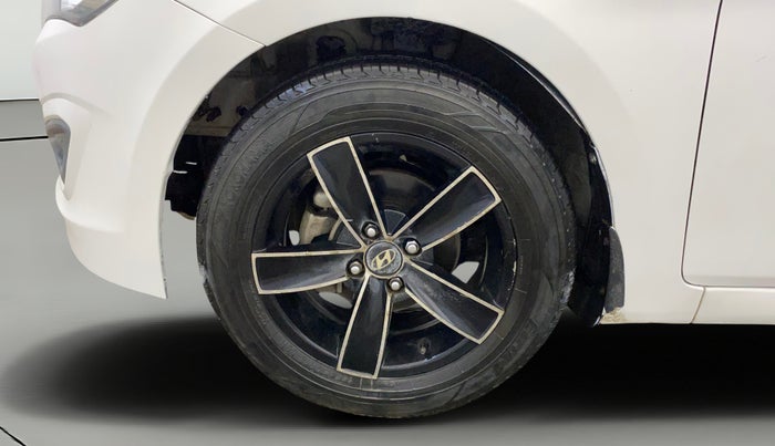 2016 Hyundai Verna 1.6 VTVT S, Petrol, Manual, 55,743 km, Left Front Wheel