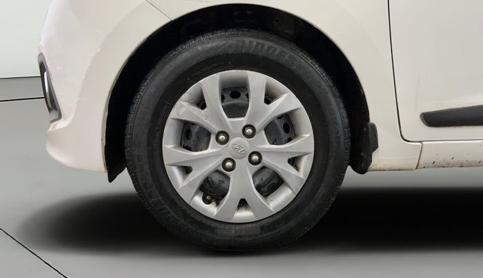 2016 Hyundai Grand i10 MAGNA 1.2 KAPPA VTVT, CNG, Manual, 1,37,728 km, Left Front Wheel