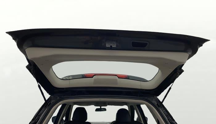 2021 Mahindra XUV300 W4 1.2 PETROL, Petrol, Manual, 31,717 km, Boot Door Open