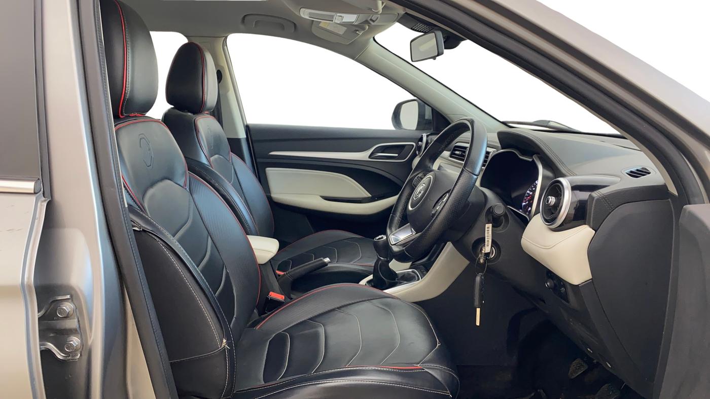 2023 MG ASTOR SUPER 1.5 MT, Petrol, Manual, 48,137 km, Right Side Front Door Cabin