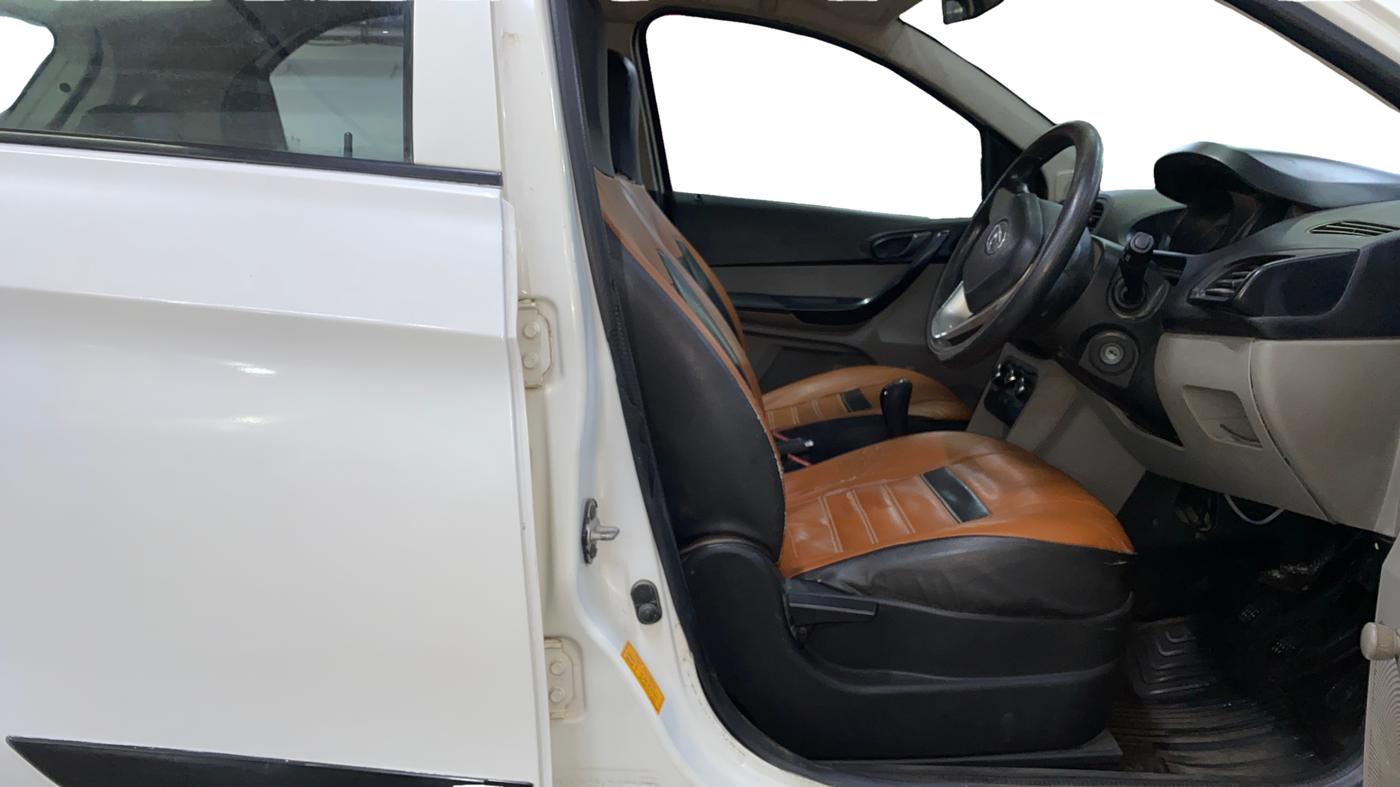 2018 Tata Tiago XE PETROL, Petrol, Manual, 49,226 km, Right Side Front Door Cabin