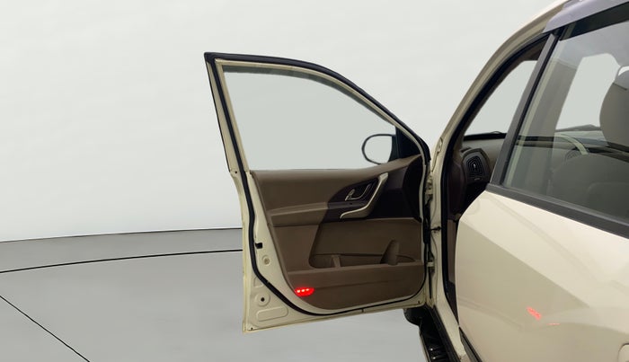 2014 Mahindra XUV500 W6, Diesel, Manual, 1,22,180 km, LHS Front Door