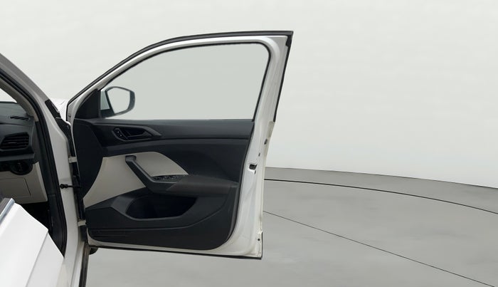 2022 Volkswagen TAIGUN COMFORTLINE 1.0 TSI MT, Petrol, Manual, 62,917 km, RHS Front Door